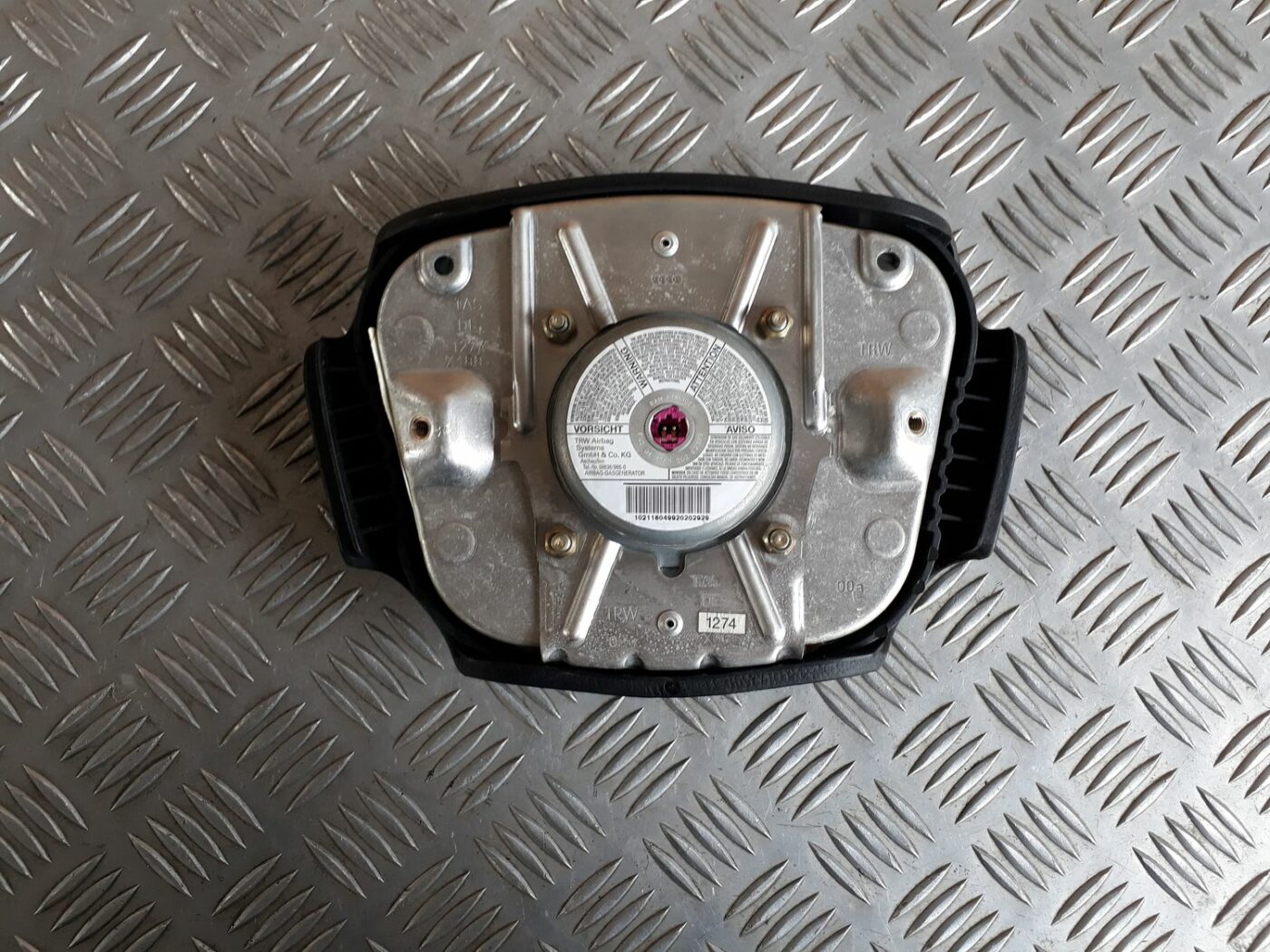 Stūres drošības spilvens priekš AUDI A4 1999 6 Stūres drošības spilvens priekš AUDI A4 1999