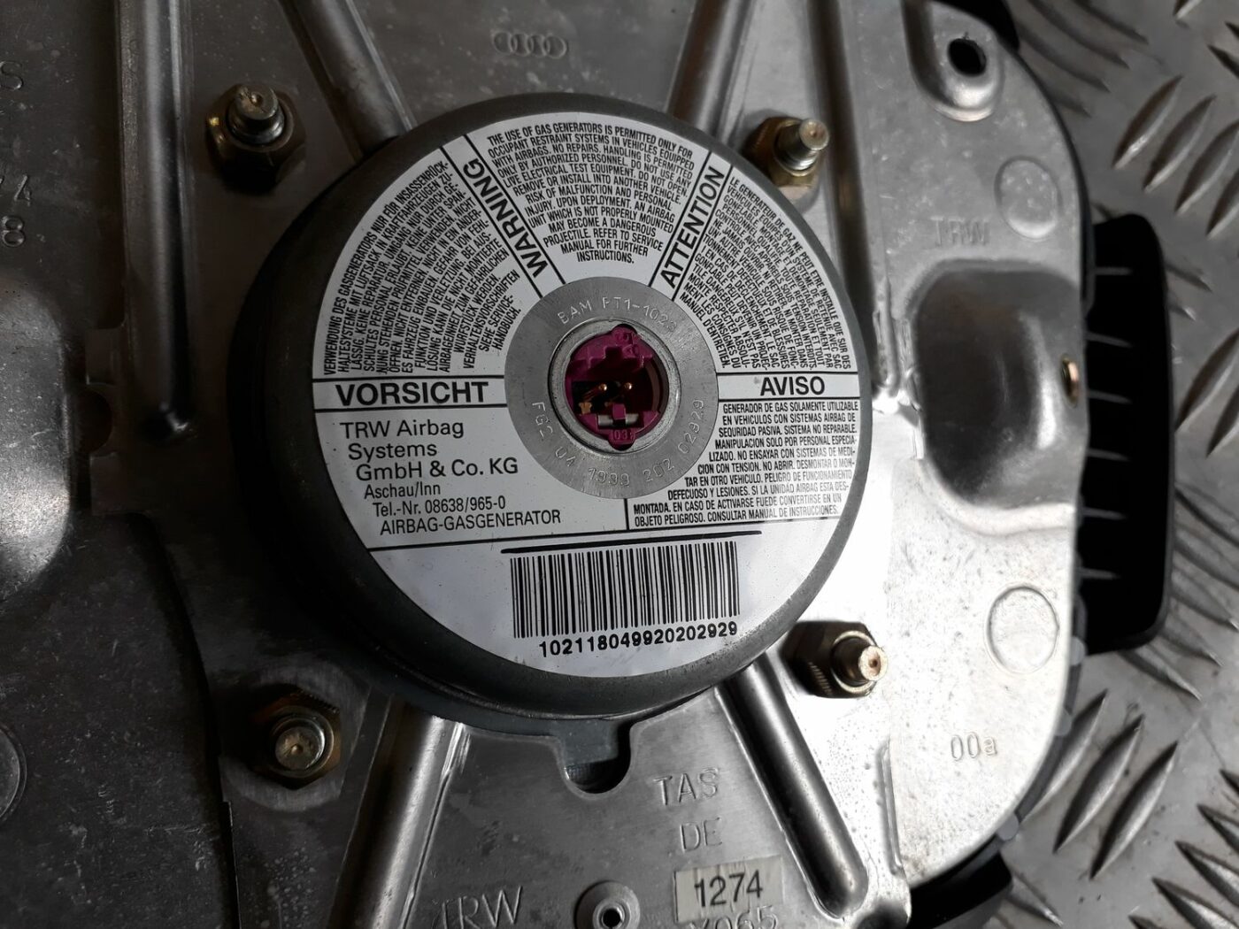 Stūres drošības spilvens priekš AUDI A4 1999 3 Stūres drošības spilvens priekš AUDI A4 1999