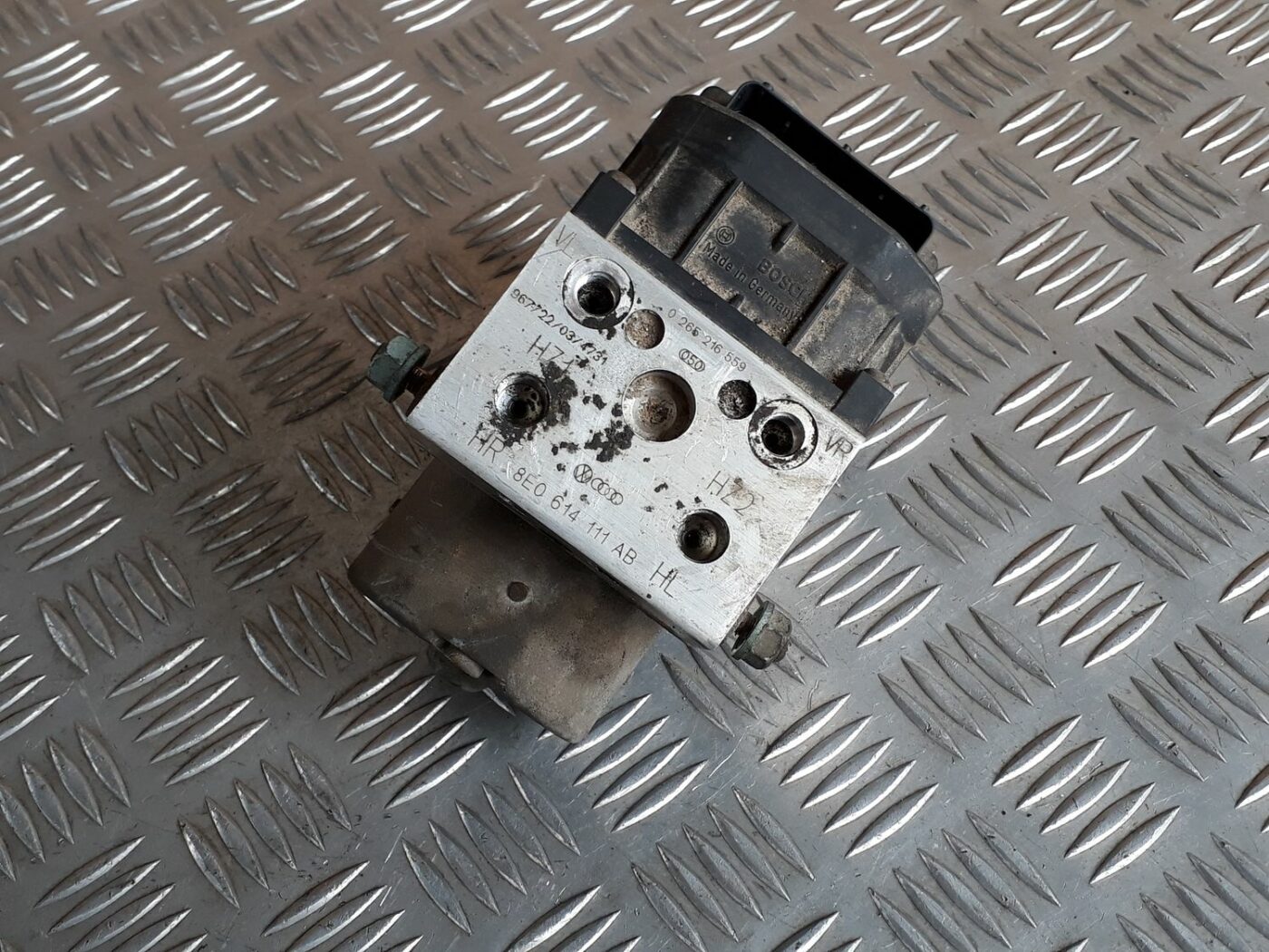 ABS bloks priekš AUDI A4 1999