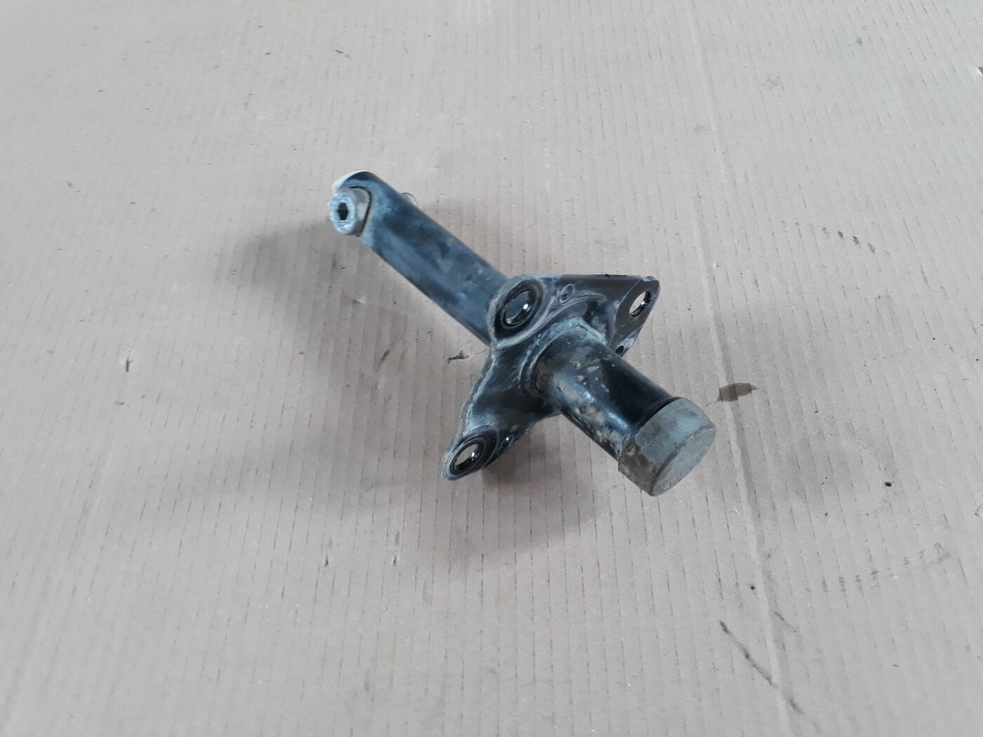 Priekšēja bufera labais kronšteins priekš AUDI A4 1999