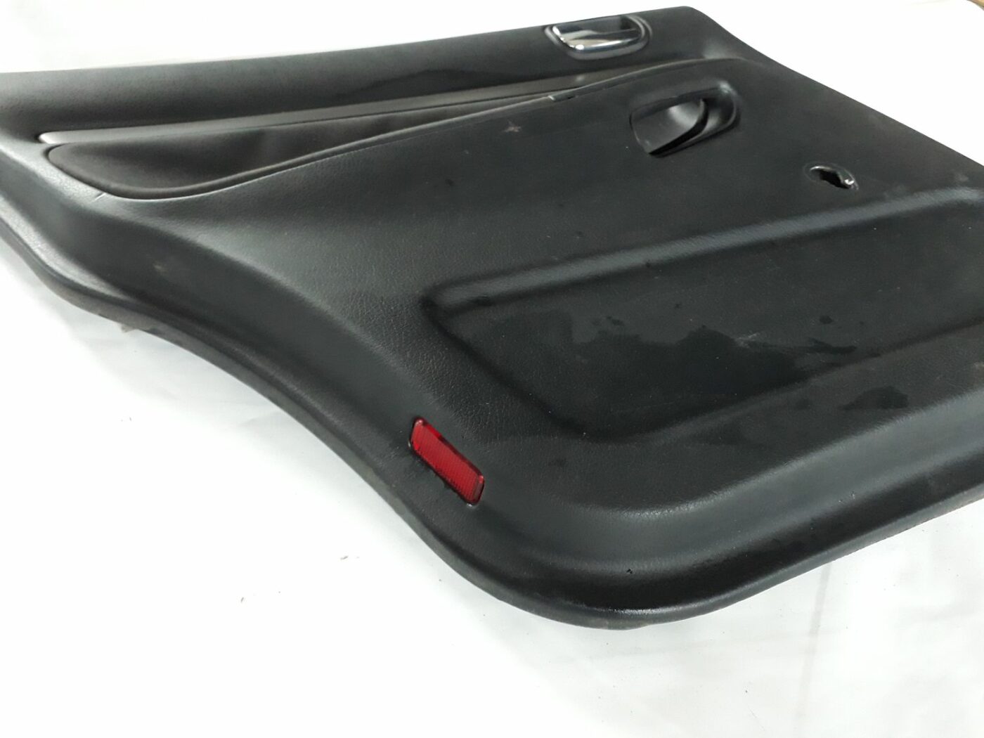 Aizmugurējo kreiso durvju apdare priekš AUDI A4 1999 2 Aizmugurējo kreiso durvju apdare priekš AUDI A4 1999