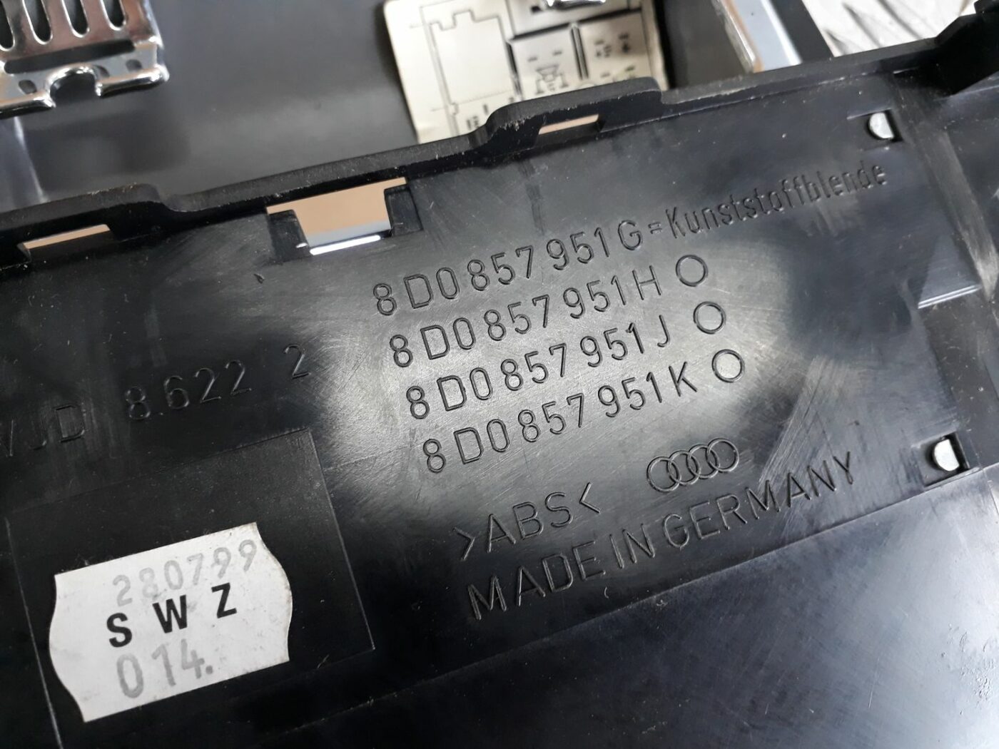 Pelnu trauks priekš AUDI A4 1999