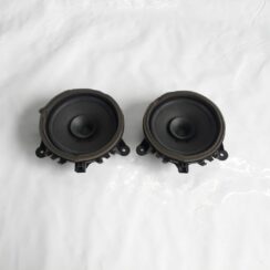 Durvju skaļrunis, apakšā priekš VOLVO V70 2010