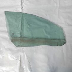 Priekšējo labo durvju stikls priekš VOLVO V70 2010