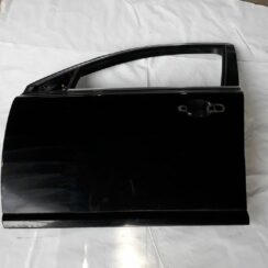 Priekšējās kreisās durvis priekš VOLVO V70 2010