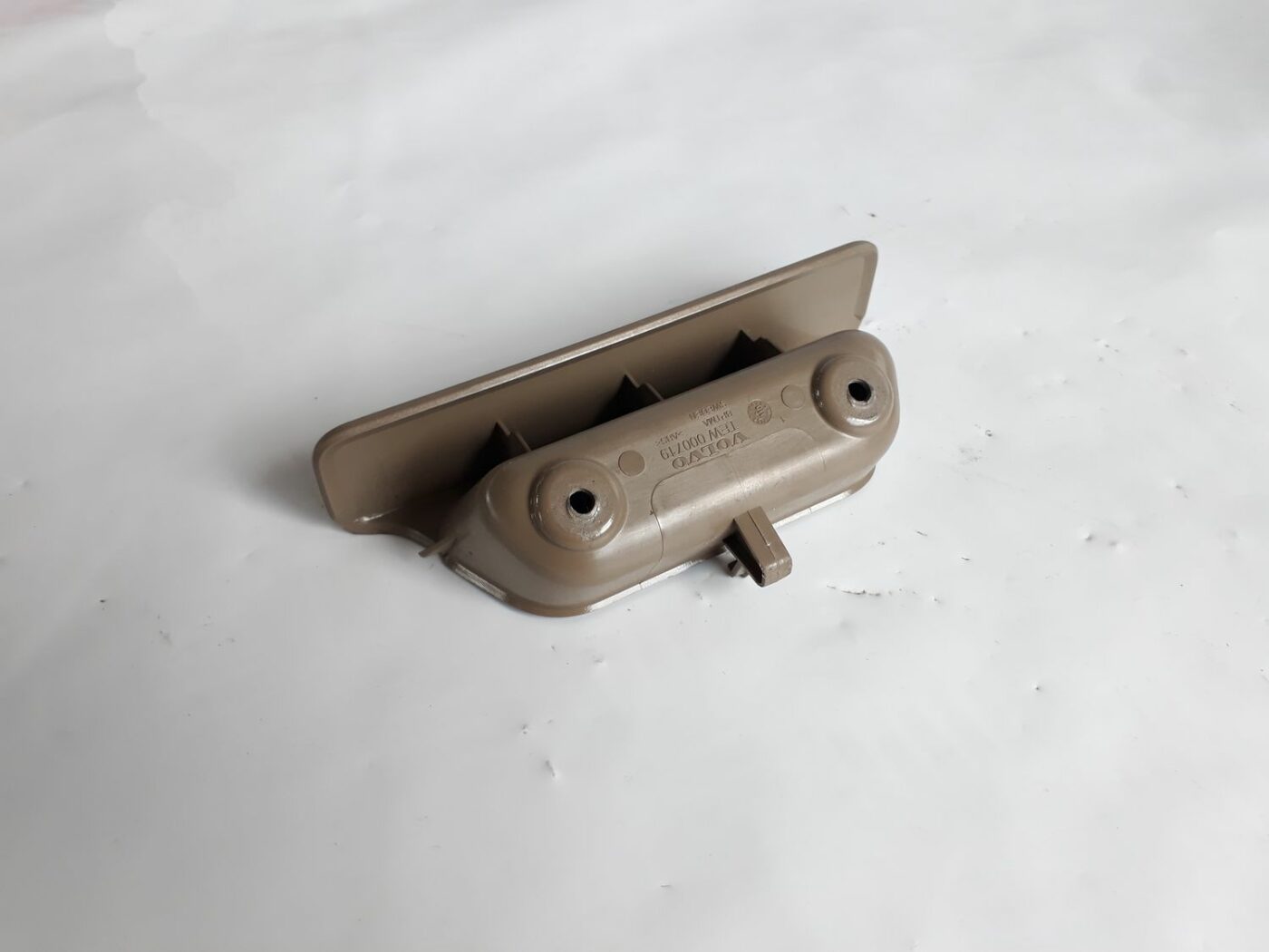 Bagāžnieka vāka atvēršanas rokturis/poga priekš VOLVO V70 2010 2 Bagāžnieka vāka atvēršanas rokturis/poga priekš VOLVO V70 2010