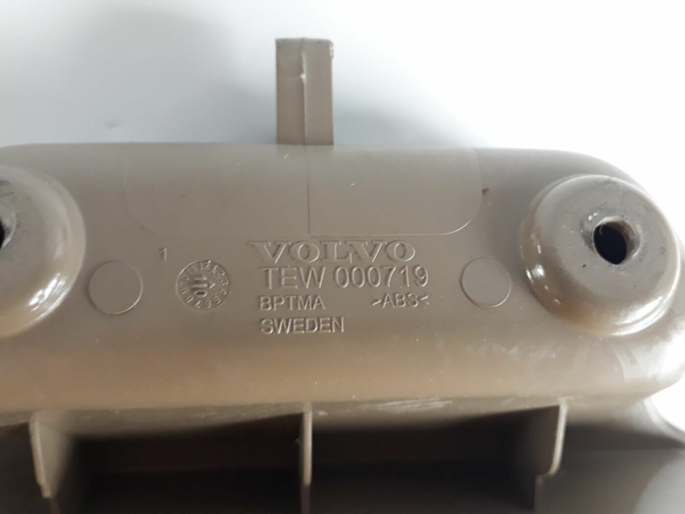 Bagāžnieka vāka atvēršanas rokturis/poga priekš VOLVO V70 2010 4 Bagāžnieka vāka atvēršanas rokturis/poga priekš VOLVO V70 2010