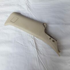 Aizmugurējas salona statnes apdare priekš VOLVO V70 2010