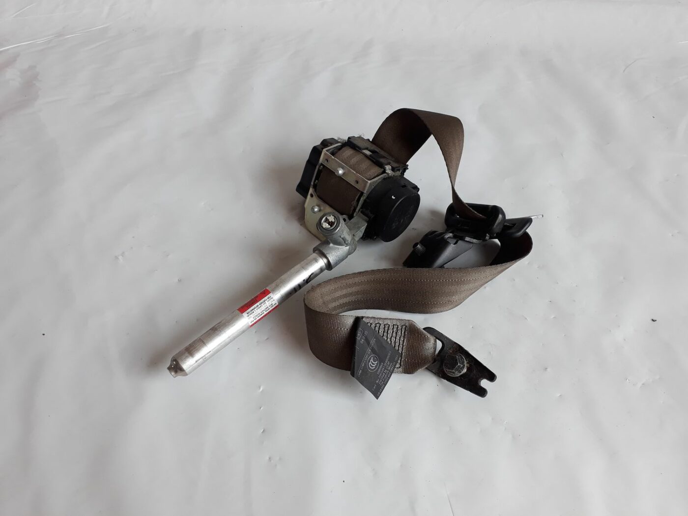 Aizmugurējā labā drošības josta priekš VOLVO V70 2010 1 Aizmugurējā labā drošības josta priekš VOLVO V70 2010