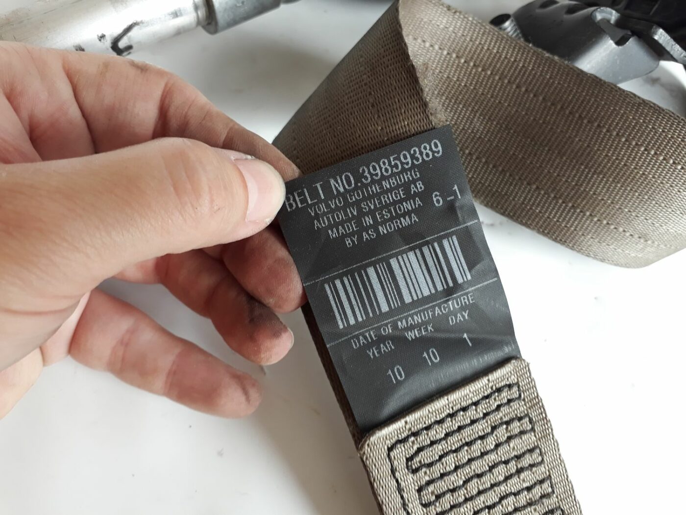 Aizmugurējā labā drošības josta priekš VOLVO V70 2010 2 Aizmugurējā labā drošības josta priekš VOLVO V70 2010