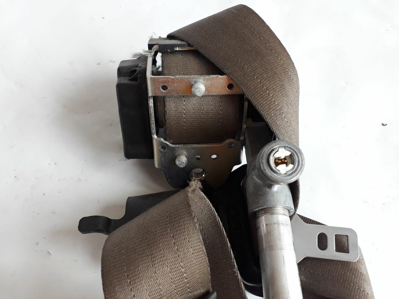 Aizmugurējā labā drošības josta priekš VOLVO V70 2010 4 Aizmugurējā labā drošības josta priekš VOLVO V70 2010