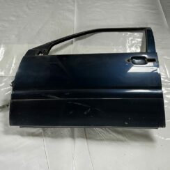 Priekšējās kreisās durvis priekš VOLVO V70 2000