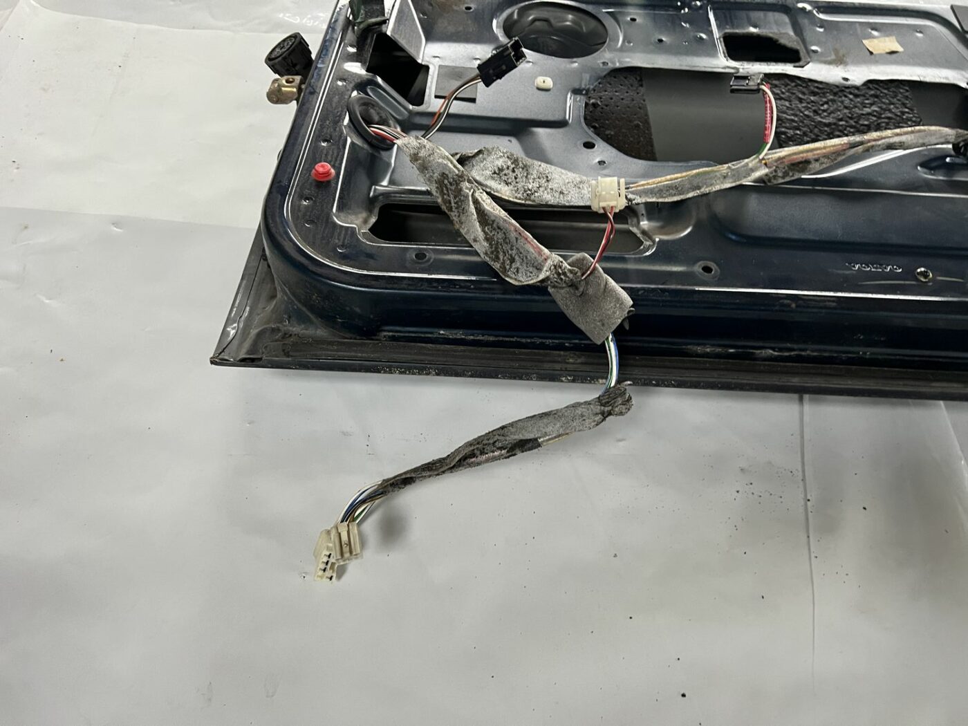 Priekšējās labās durvis priekš VOLVO V70 2000 6 Priekšējās labās durvis priekš VOLVO V70 2000