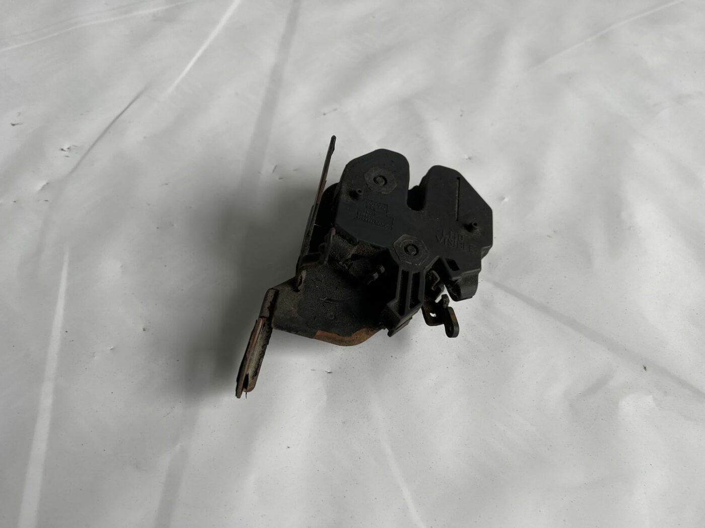 Pārsega slēdzene priekš VOLVO V70 2000 1 Pārsega slēdzene priekš VOLVO V70 2000