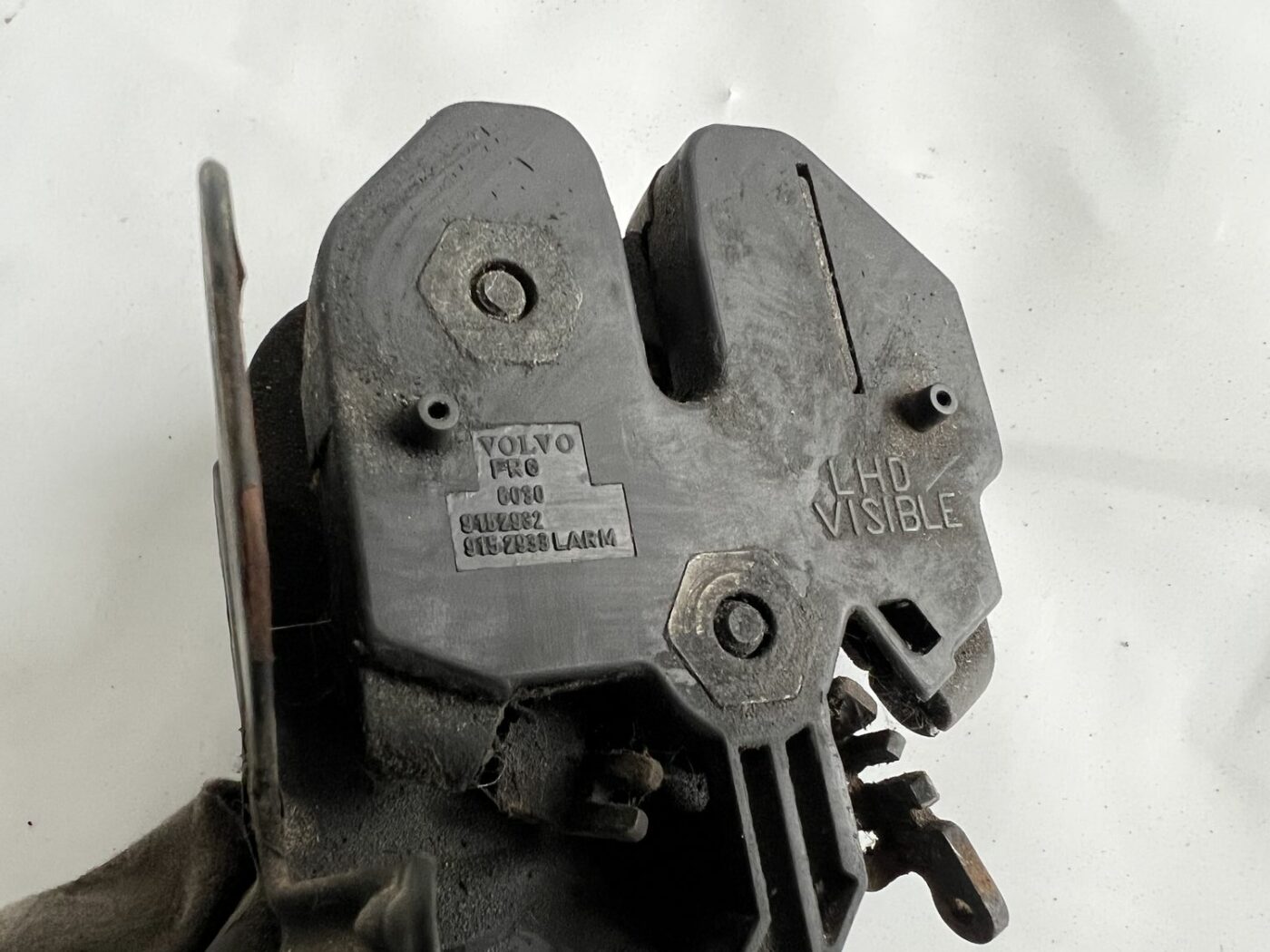 Pārsega slēdzene priekš VOLVO V70 2000 3 Pārsega slēdzene priekš VOLVO V70 2000