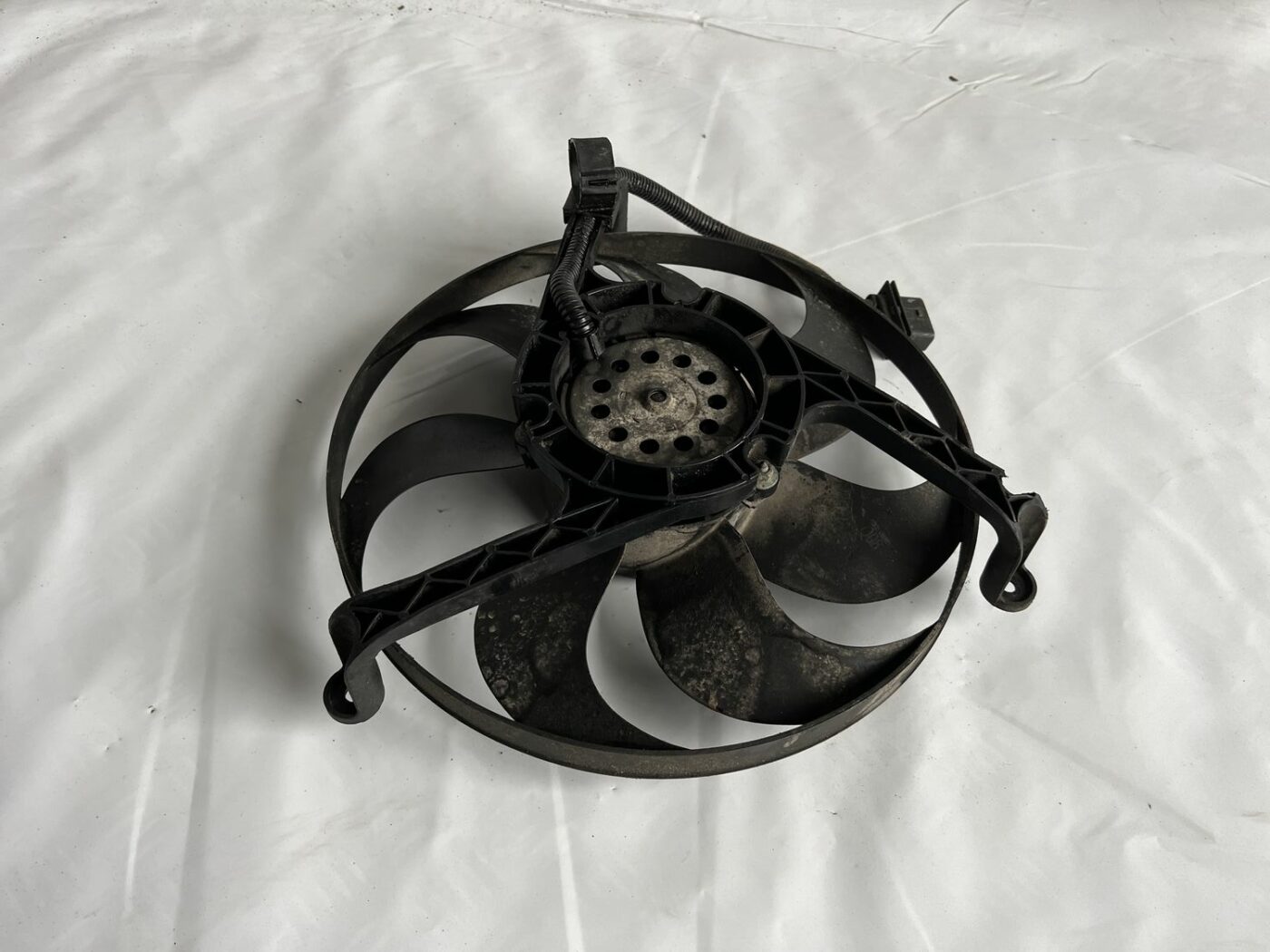 Dzesēšanas radiatora ventilators priekš AUDI A4 2001 SEDAN