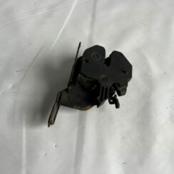 Pārsega slēdzene priekš VOLVO V70 2000