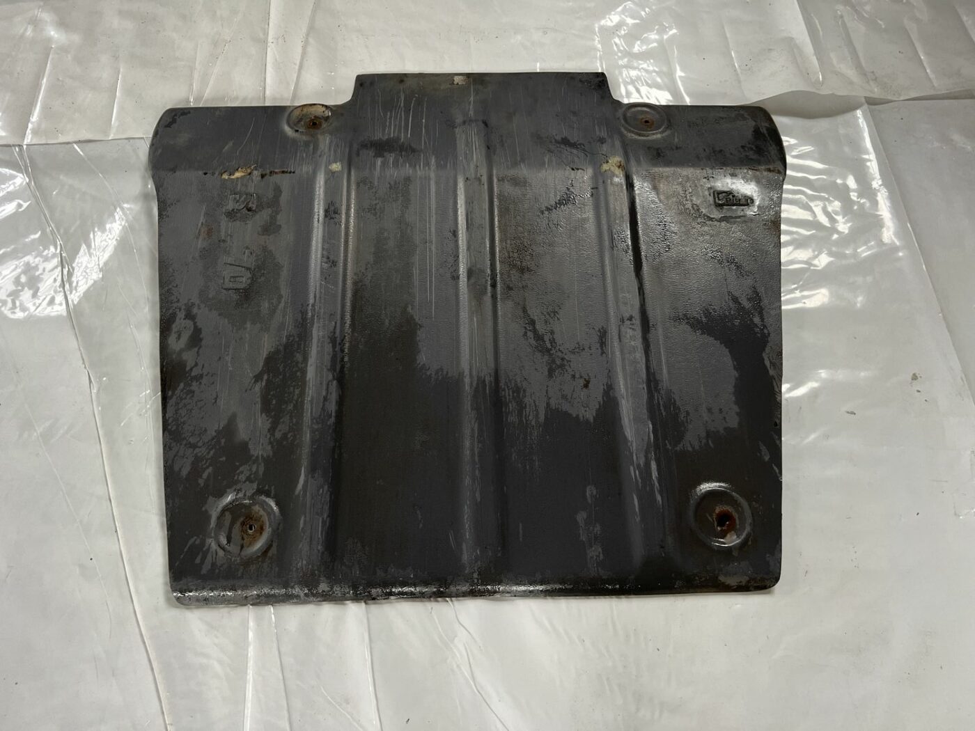 Dzinēja aizsargs priekš VOLVO V70 2000 2 Dzinēja aizsargs priekš VOLVO V70 2000