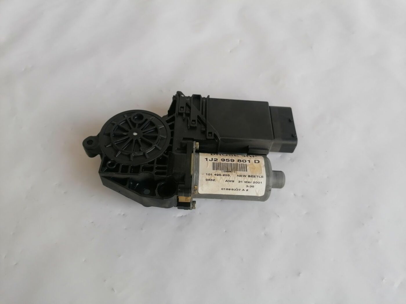 Elektrisko stiklu motors priekš VW NEW BEETLE 2001 2 Elektrisko stiklu motors priekš VW NEW BEETLE 2001