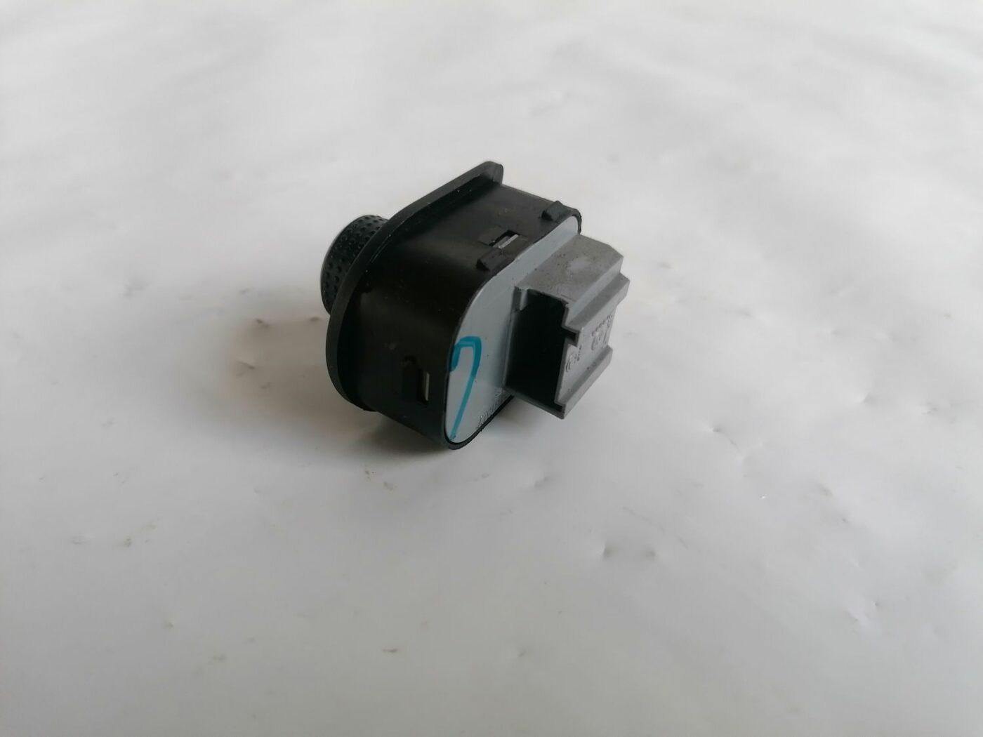 Spoguļa regulēšanas poga priekš VW NEW BEETLE 2001 4 Spoguļa regulēšanas poga priekš VW NEW BEETLE 2001