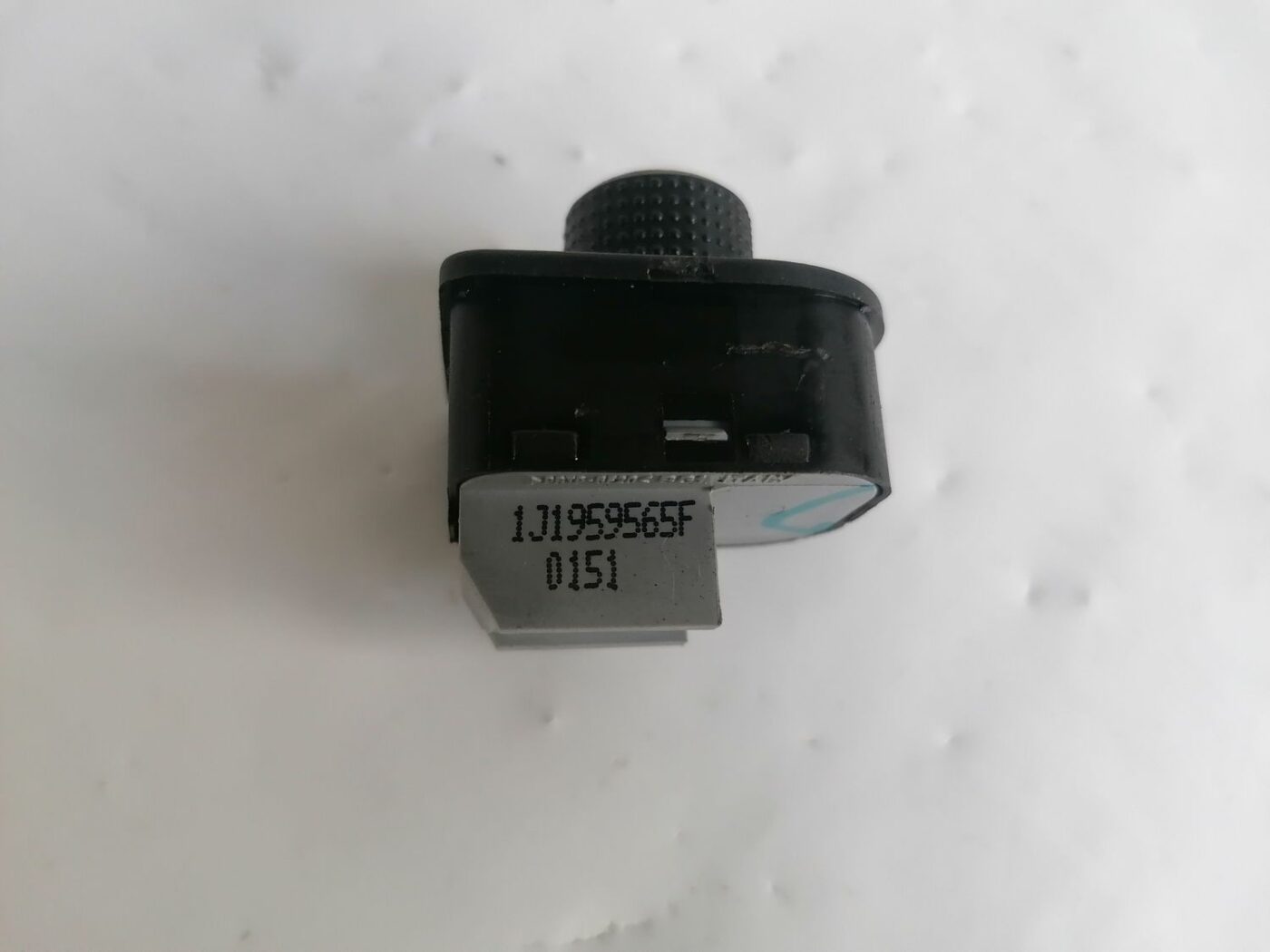 Spoguļa regulēšanas poga priekš VW NEW BEETLE 2001 3 Spoguļa regulēšanas poga priekš VW NEW BEETLE 2001