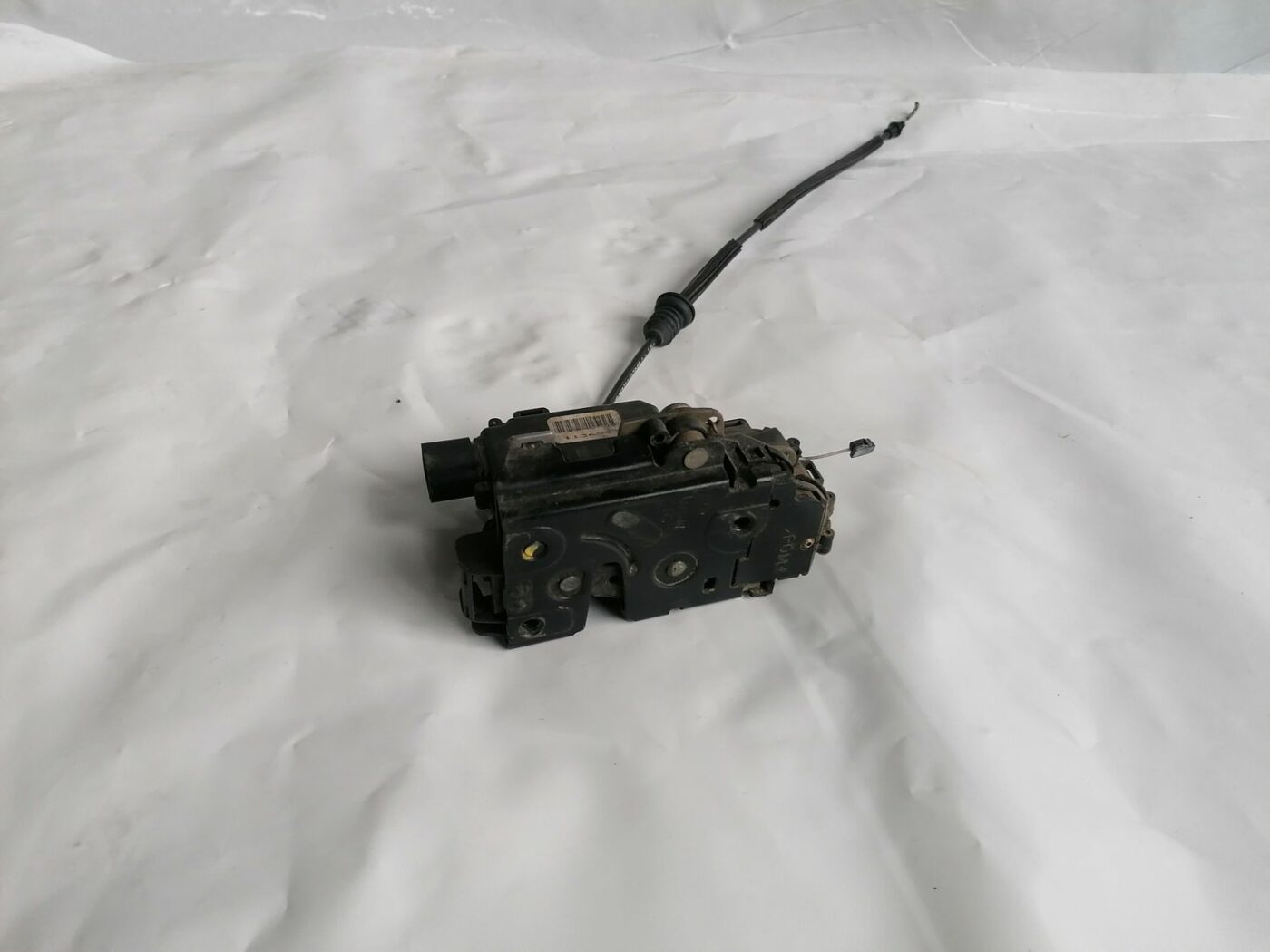 Priekšējo kreiso durvju slēdzene priekš VW NEW BEETLE 2001 1 Priekšējo kreiso durvju slēdzene priekš VW NEW BEETLE 2001