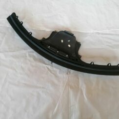 Vējstikla ventilācijas režģis (salonā) priekš VW NEW BEETLE 2001