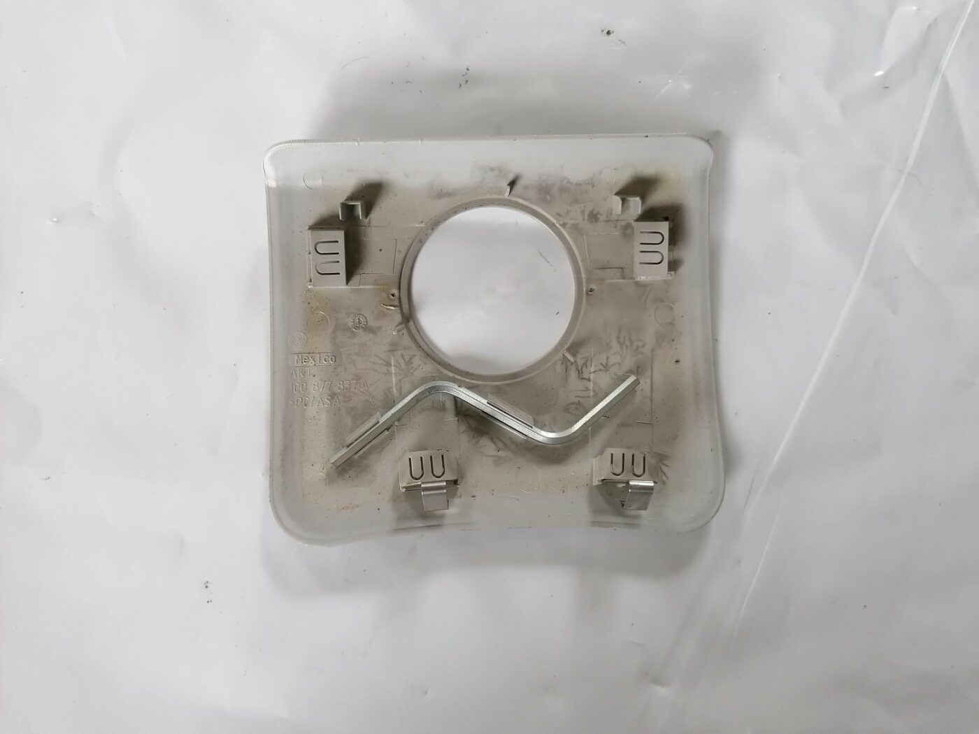 Griestu uzlika priekš VW NEW BEETLE 2001 2 Griestu uzlika priekš VW NEW BEETLE 2001