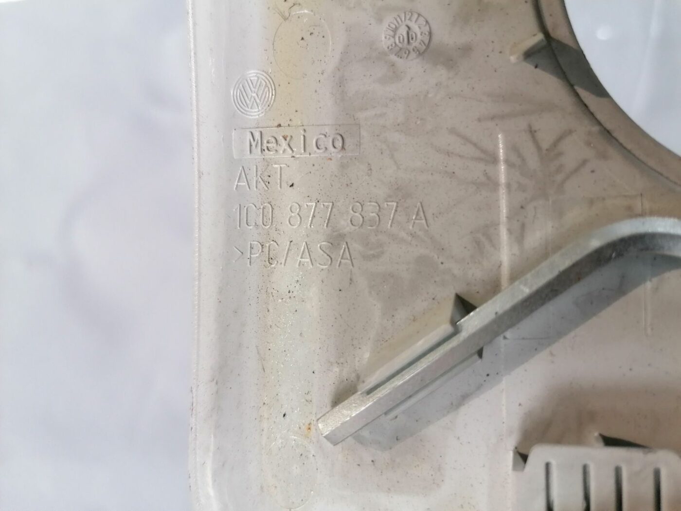 Griestu uzlika priekš VW NEW BEETLE 2001 3 Griestu uzlika priekš VW NEW BEETLE 2001