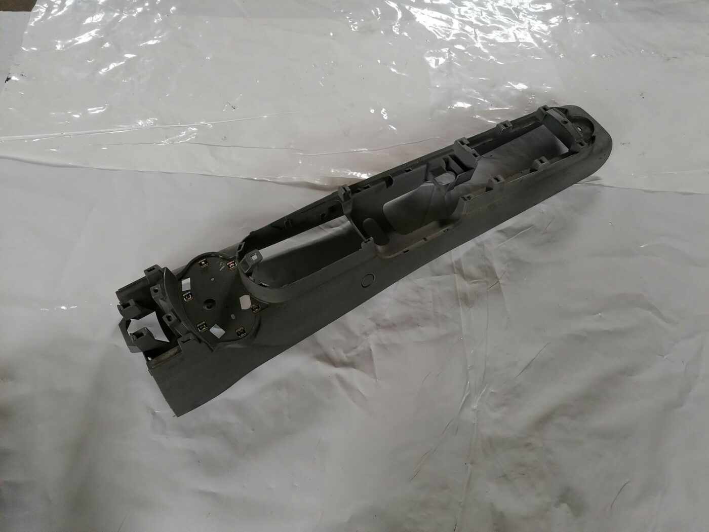 Centrālās konsoles apdares lielākā daļa priekš VW NEW BEETLE 2001 1 Centrālās konsoles apdares lielākā daļa priekš VW NEW BEETLE 2001