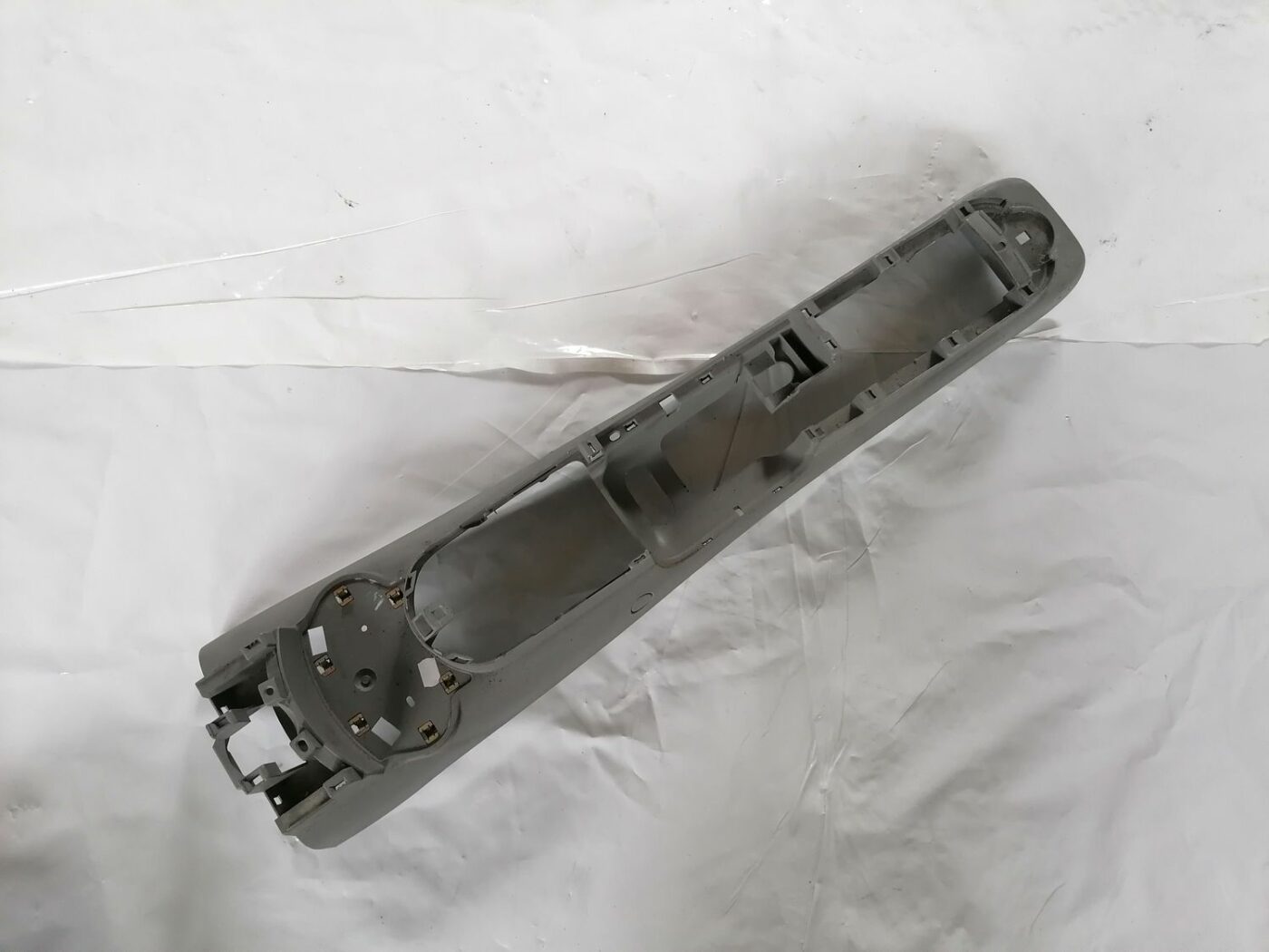 Centrālās konsoles apdares lielākā daļa priekš VW NEW BEETLE 2001 2 Centrālās konsoles apdares lielākā daļa priekš VW NEW BEETLE 2001