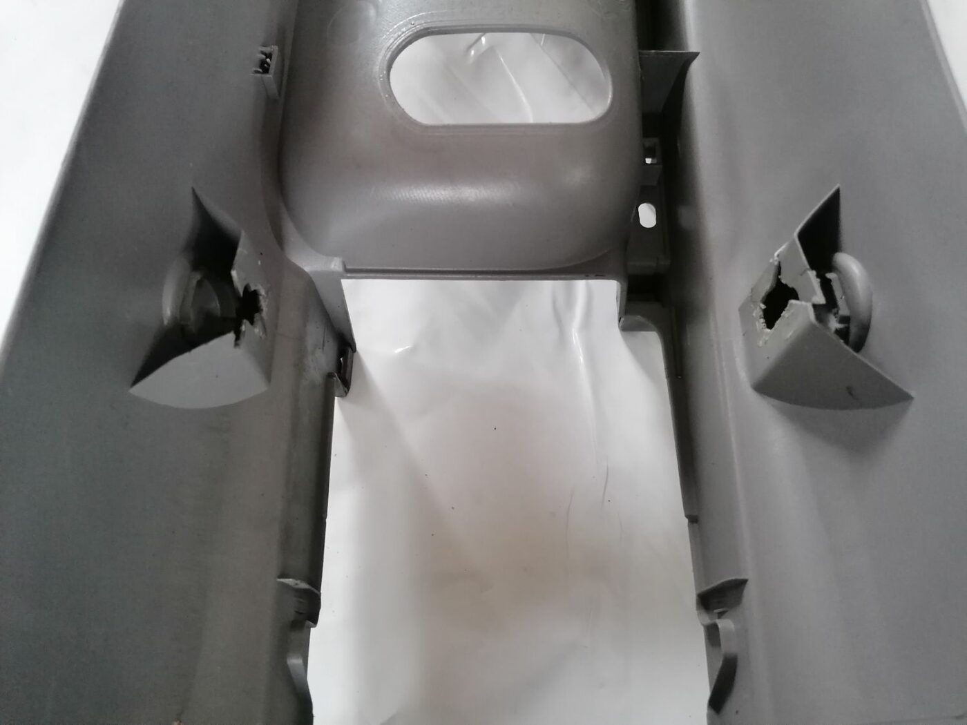 Centrālās konsoles apdares lielākā daļa priekš VW NEW BEETLE 2001 4 Centrālās konsoles apdares lielākā daļa priekš VW NEW BEETLE 2001