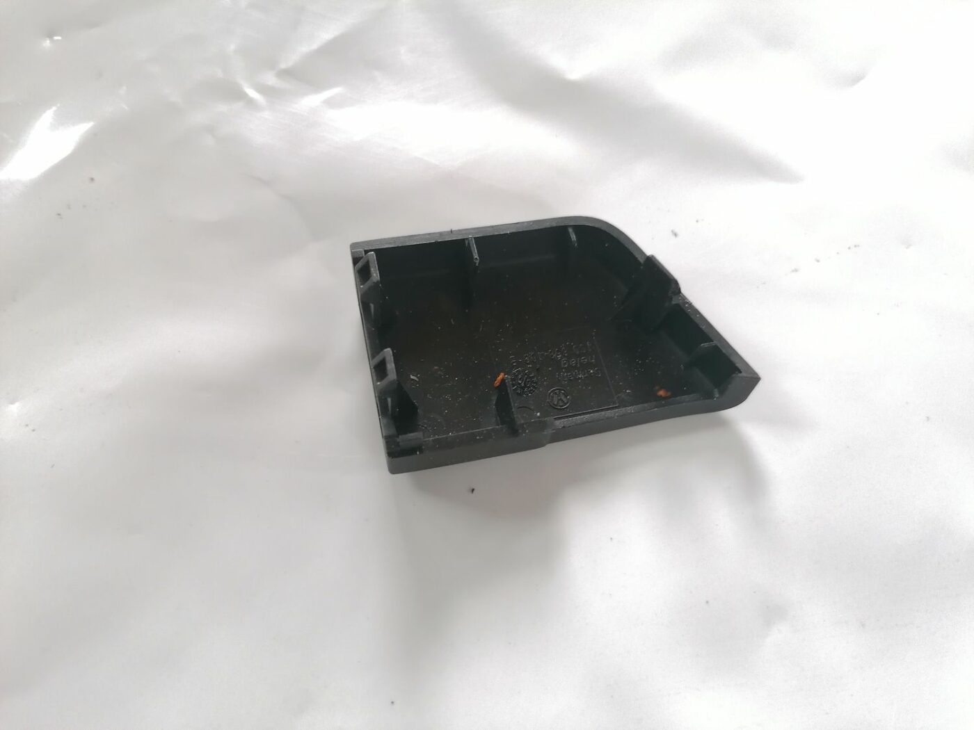 Mērinstrumentu paneļa dekoratīvā uzlika priekš VW NEW BEETLE 2001 2 Mērinstrumentu paneļa dekoratīvā uzlika priekš VW NEW BEETLE 2001