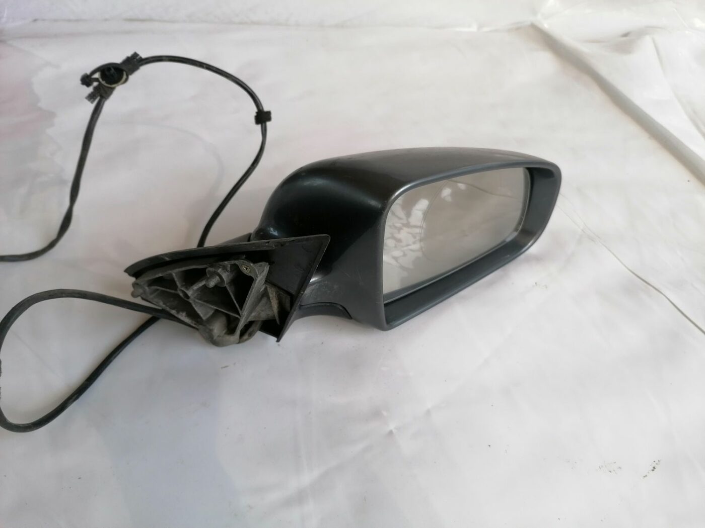 Ārējais spogulis, pa labi priekš AUDI A4 2001 SEDAN 1 Ārējais spogulis, pa labi priekš AUDI A4 2001 SEDAN