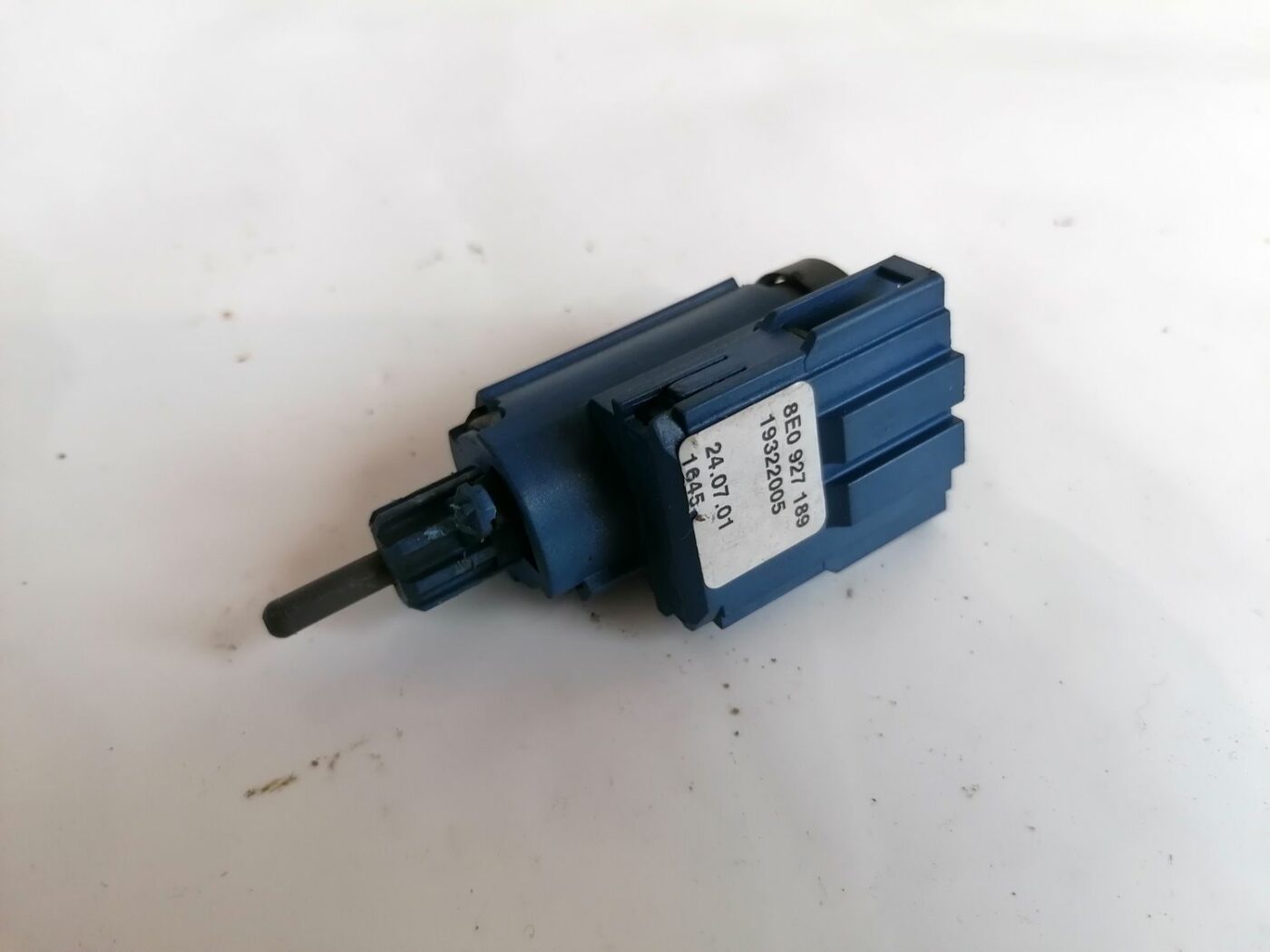 Bremžu signāla slēdzis priekš AUDI A4 2001 SEDAN 2 Bremžu signāla slēdzis priekš AUDI A4 2001 SEDAN