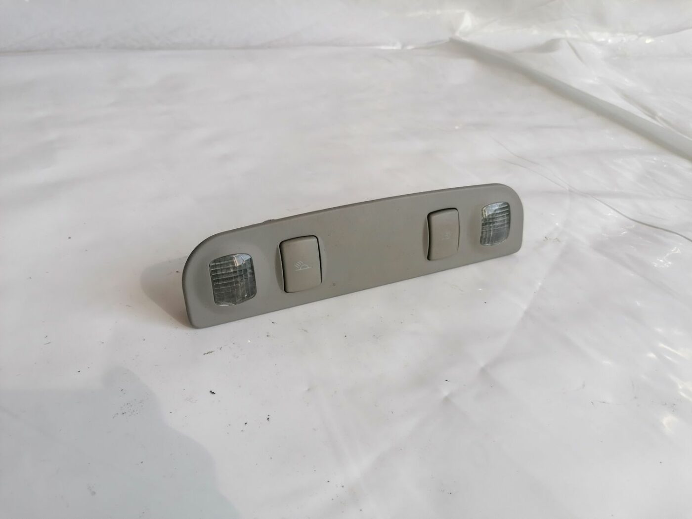 Aizmugurējo sēdvietu apgaismojums priekš AUDI A4 2001 SEDAN 1 Aizmugurējo sēdvietu apgaismojums priekš AUDI A4 2001 SEDAN