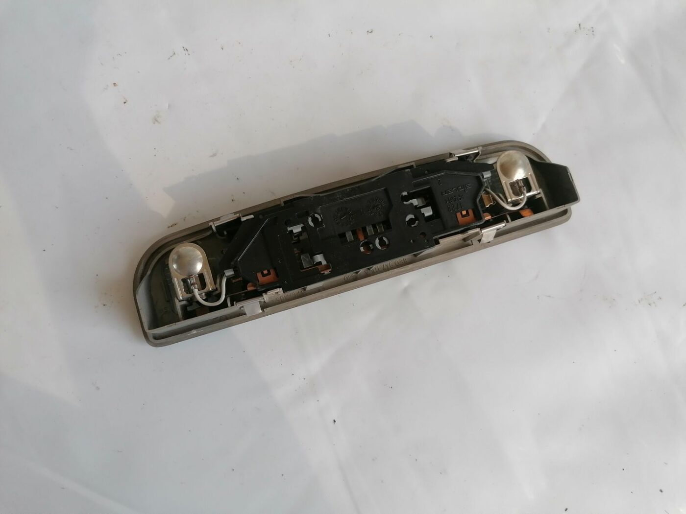 Aizmugurējo sēdvietu apgaismojums priekš AUDI A4 2001 SEDAN 4 Aizmugurējo sēdvietu apgaismojums priekš AUDI A4 2001 SEDAN