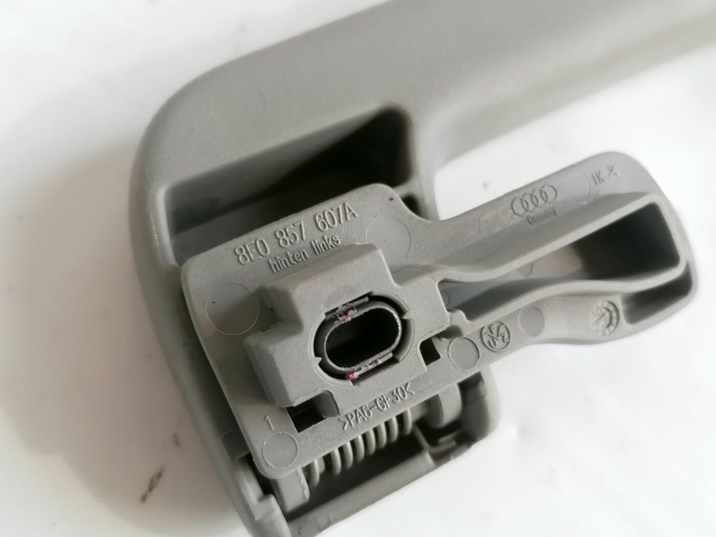 Salona rokturis griestos priekš AUDI A4 2001 SEDAN 3 Salona rokturis griestos priekš AUDI A4 2001 SEDAN