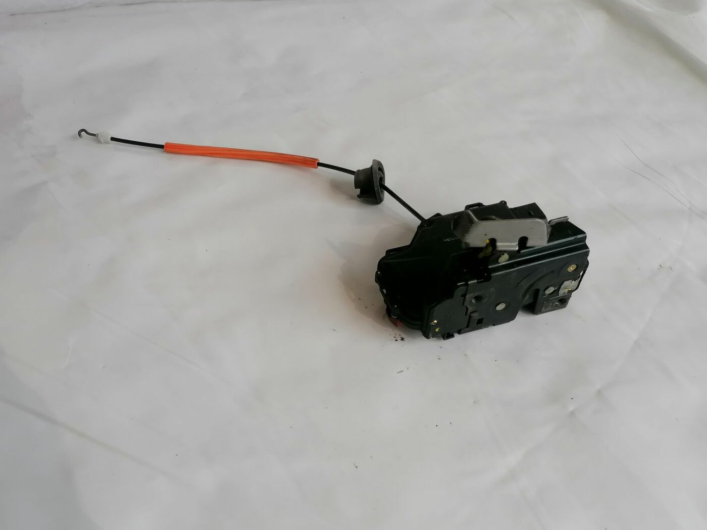 Aizmugurējo labo durvju slēdzene priekš AUDI A4 2001 SEDAN