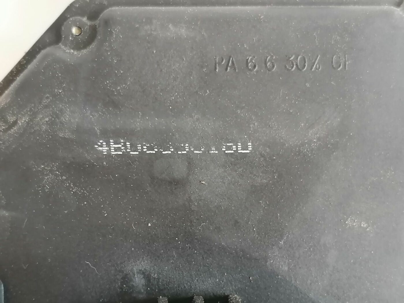 Aizmugurējo labo durvju slēdzene priekš AUDI A4 2001 SEDAN