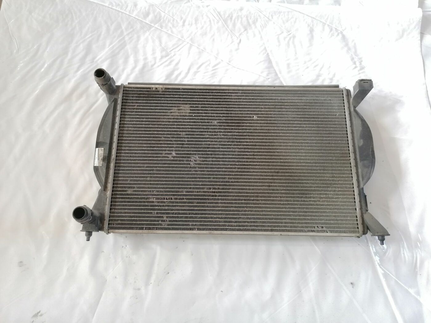 Dzesēšanas radiators priekš AUDI A4 2001 SEDAN 1 Dzesēšanas radiators priekš AUDI A4 2001 SEDAN