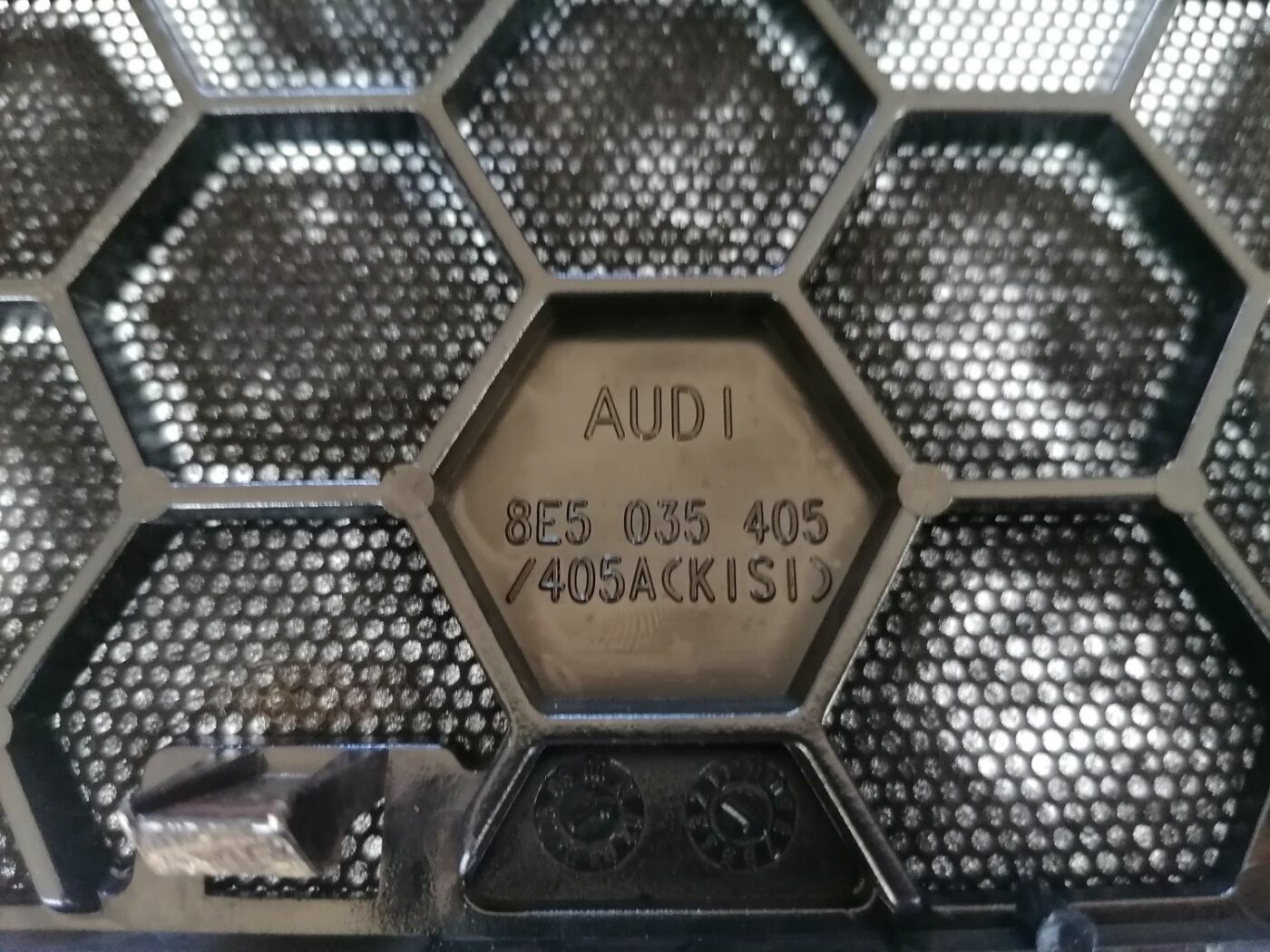 Skaļruņa apdare aizmugurējā plauktā priekš AUDI A4 2001 SEDAN