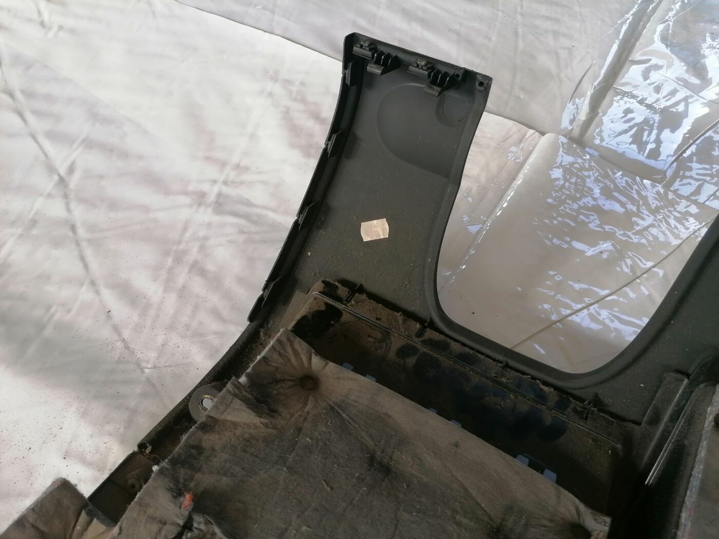 Mērinstrumentu paneļa apdare (zem stūres) priekš AUDI A4 2001 SEDAN