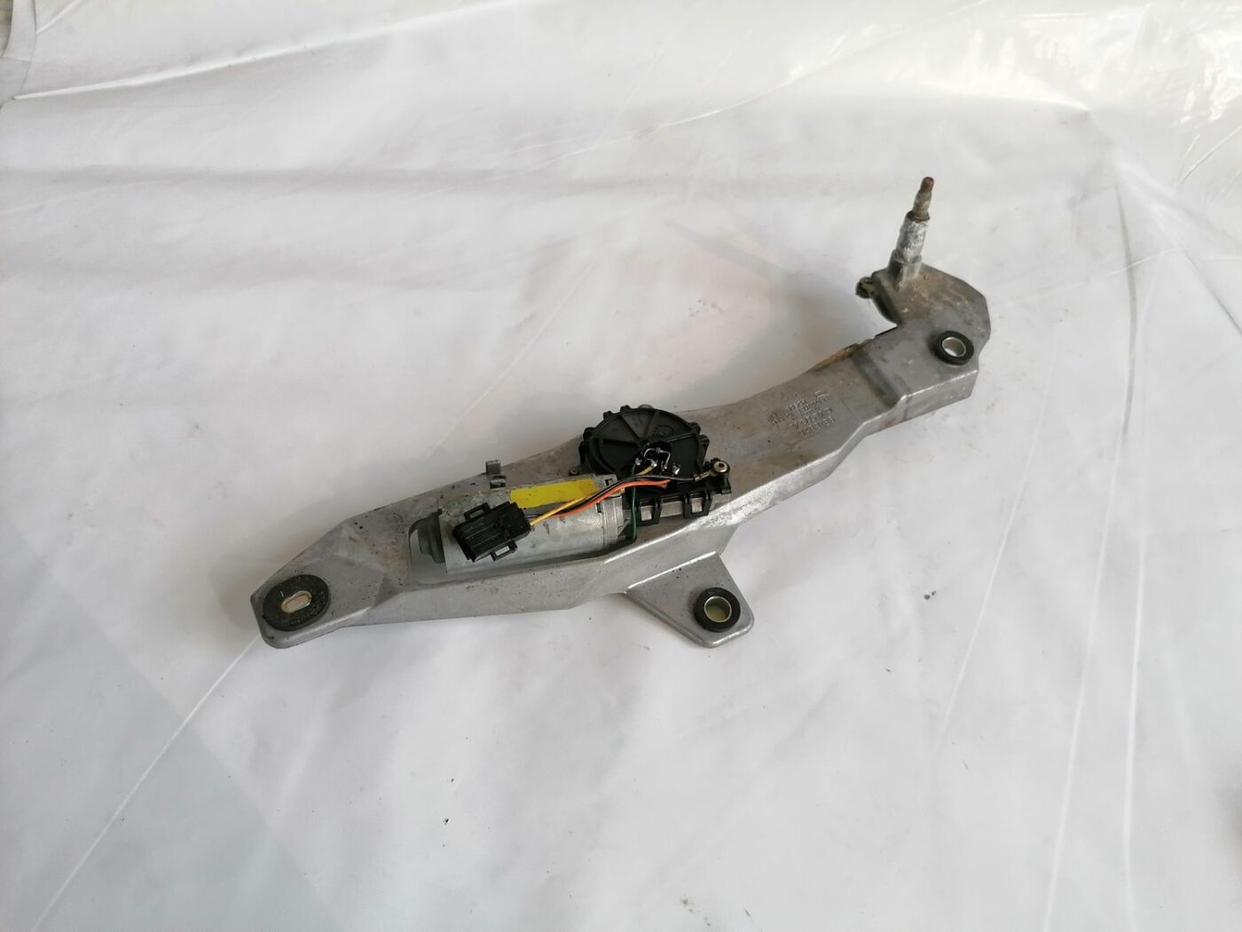 Aizmugurējā stikla tīrītāja motors priekš VOLVO V70 2000 1 Aizmugurējā stikla tīrītāja motors priekš VOLVO V70 2000