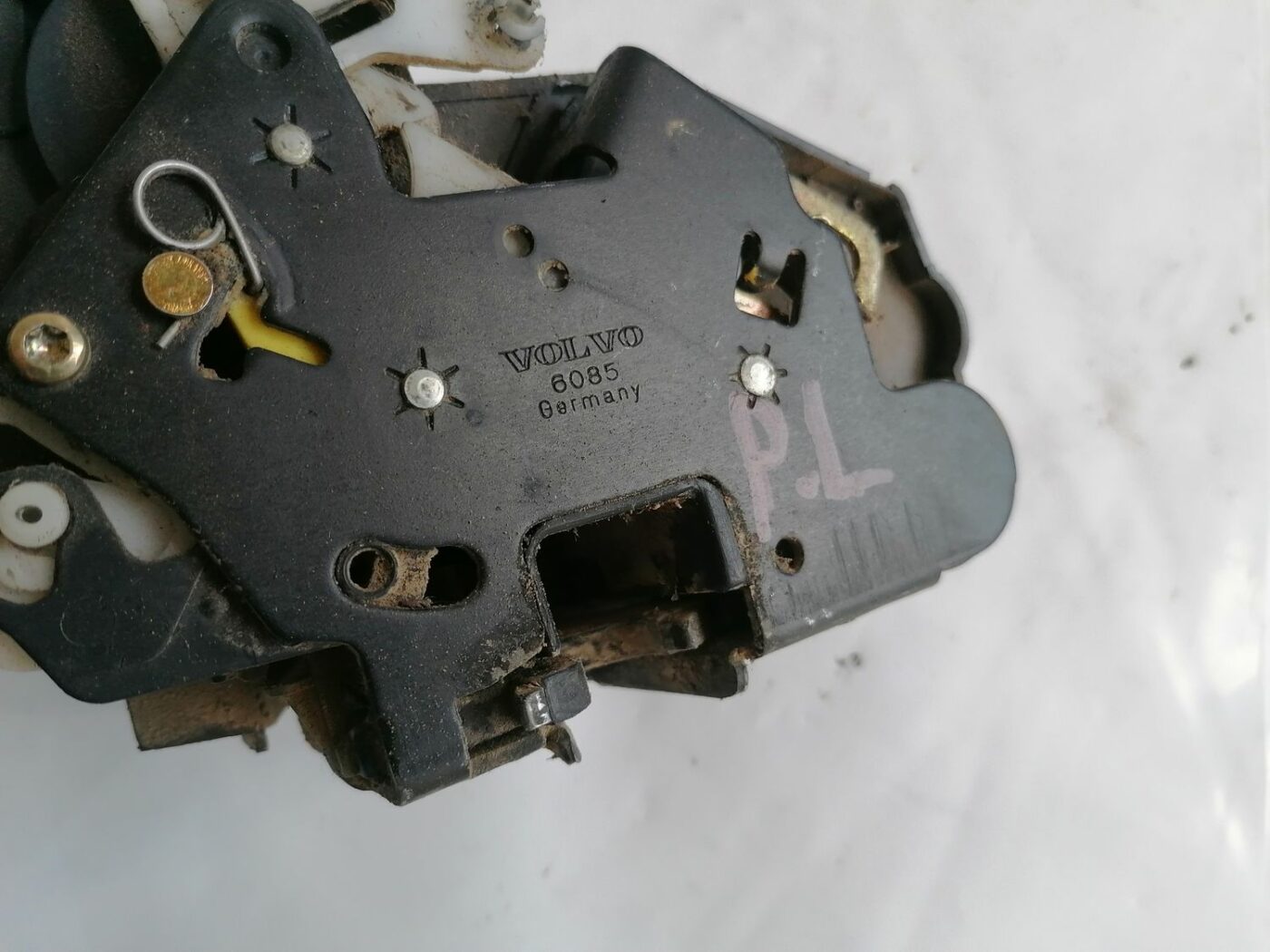 Priekšējo labo durvju slēdzene priekš VOLVO V70 2000