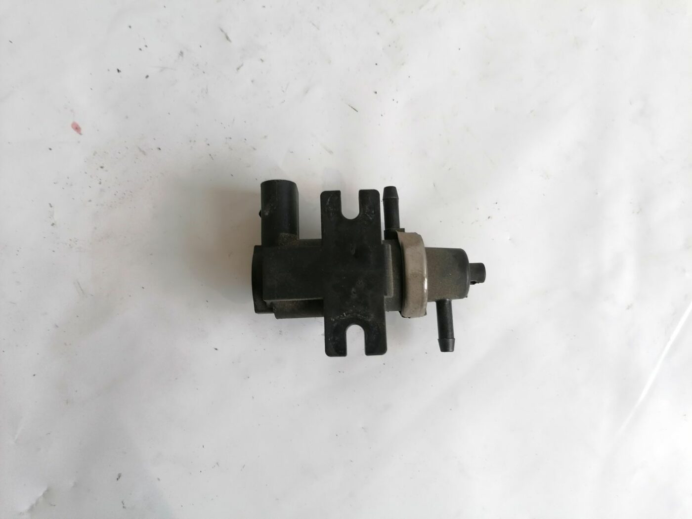 Solenoīda vakuuma vārsts priekš VOLVO V70 2000 2 Solenoīda vakuuma vārsts priekš VOLVO V70 2000