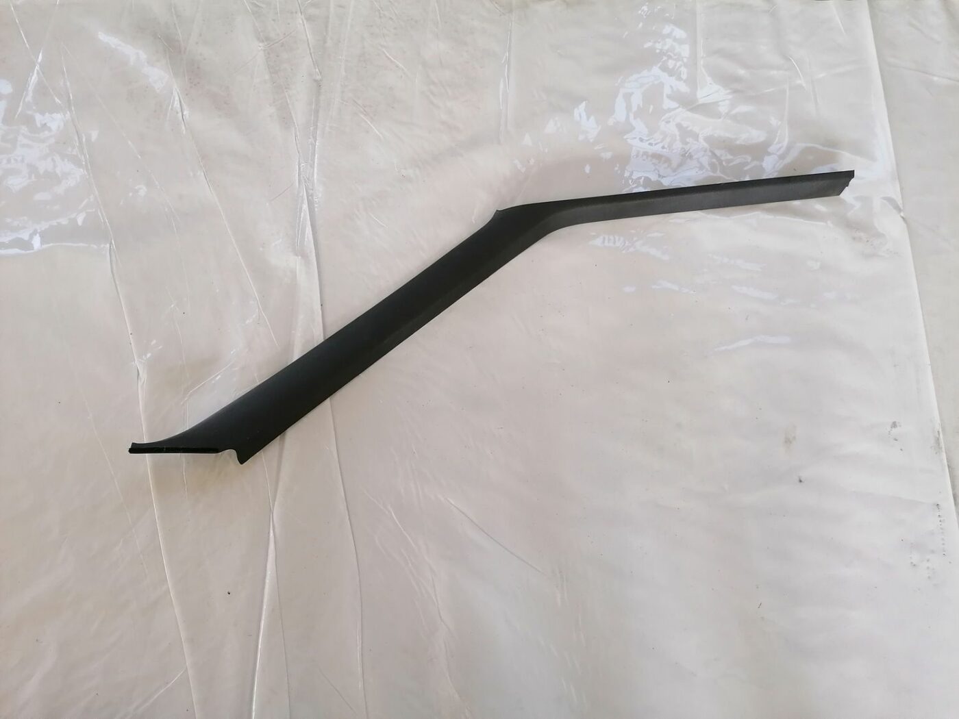 Priekšējas salona statnes apdare priekš VOLVO V70 2000 1 Priekšējas salona statnes apdare priekš VOLVO V70 2000