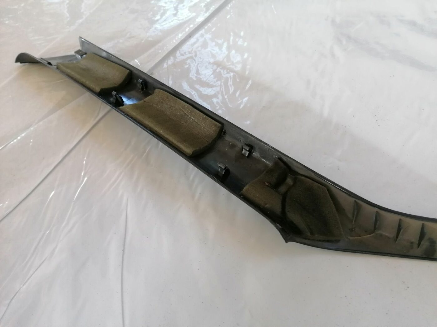 Priekšējas salona statnes apdare priekš VOLVO V70 2000 4 Priekšējas salona statnes apdare priekš VOLVO V70 2000