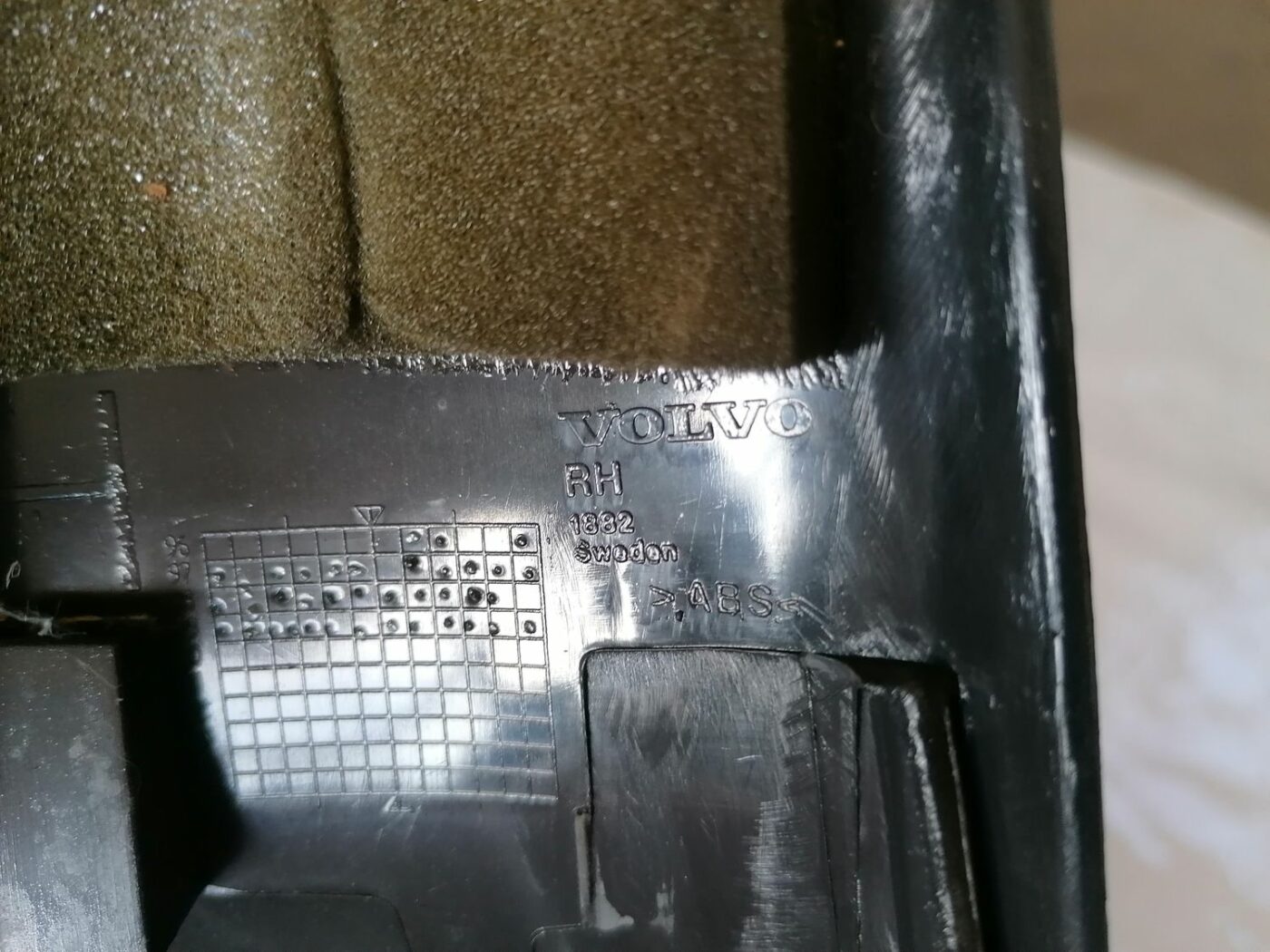 Priekšējas salona statnes apdare priekš VOLVO V70 2000 3 Priekšējas salona statnes apdare priekš VOLVO V70 2000