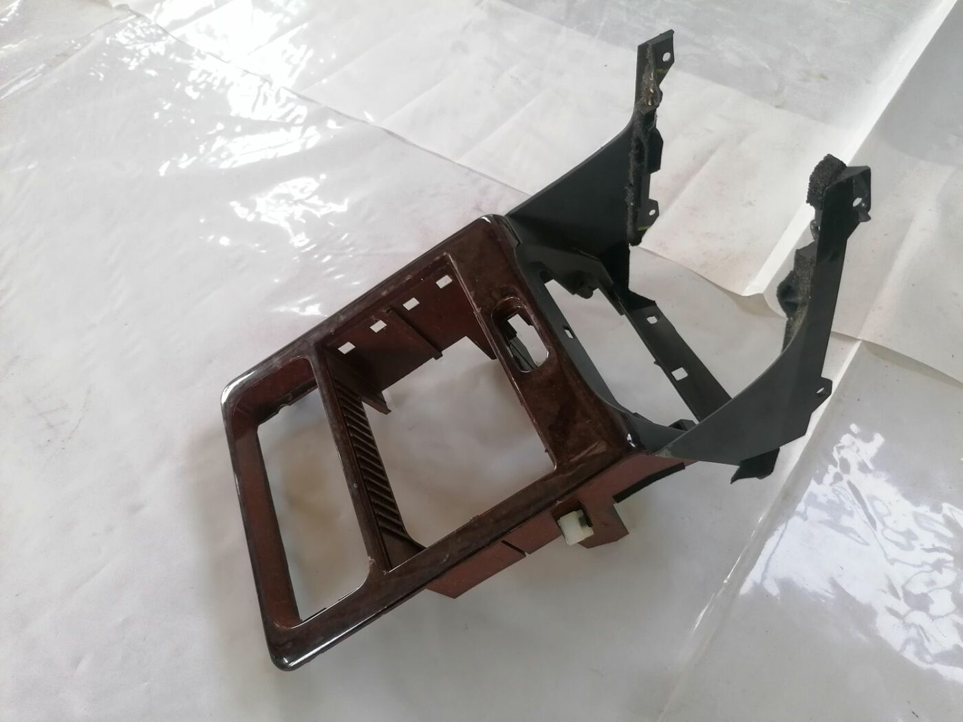 Centrālās konsoles dekoratīvais rāmis priekš VOLVO V70 2000 2 Centrālās konsoles dekoratīvais rāmis priekš VOLVO V70 2000